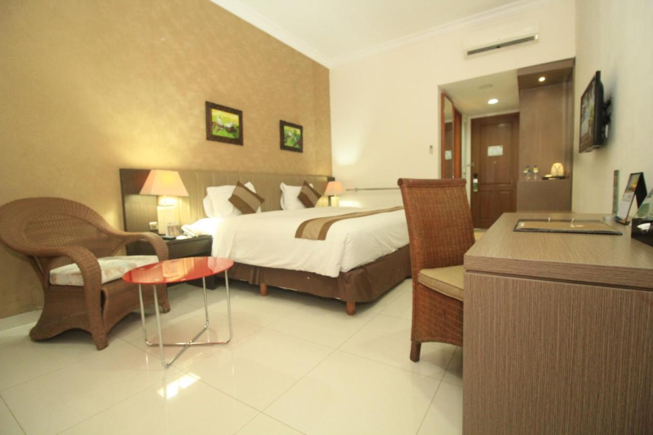 Hotel On The Rock Kupang  Ngoại thất bức ảnh