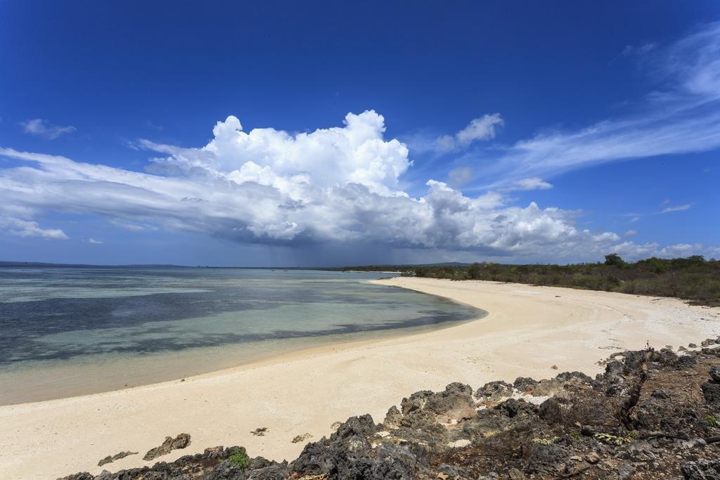 Hotel On The Rock Kupang  Ngoại thất bức ảnh